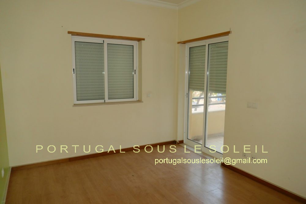 APPARTEMENT AVEC 3 CHAMBRES ET 2 SDBS À VENDRE SITUÉ PROCHE DU CENTRE VILLE DE TAVIRA, AGENCE IMMOBILIÈRE PORTUGAL SOUS LE SOLEIL LDA.