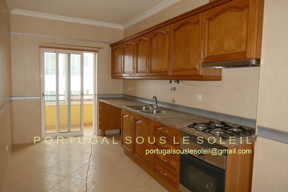 APPARTEMENT AVEC 3 CHAMBRES ET 2 SDBS À VENDRE SITUÉ PROCHE DU CENTRE VILLE DE TAVIRA, AGENCE IMMOBILIÈRE PORTUGAL SOUS LE SOLEIL LDA.