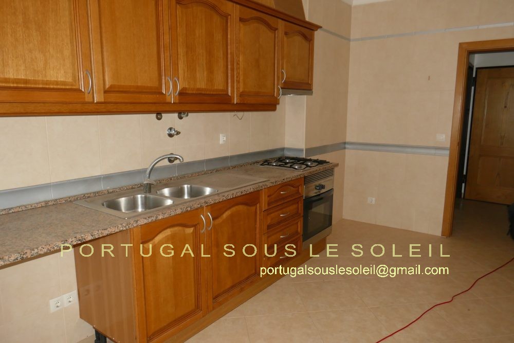 APPARTEMENT AVEC 3 CHAMBRES ET 2 SDBS À VENDRE SITUÉ PROCHE DU CENTRE VILLE DE TAVIRA, AGENCE IMMOBILIÈRE PORTUGAL SOUS LE SOLEIL LDA.