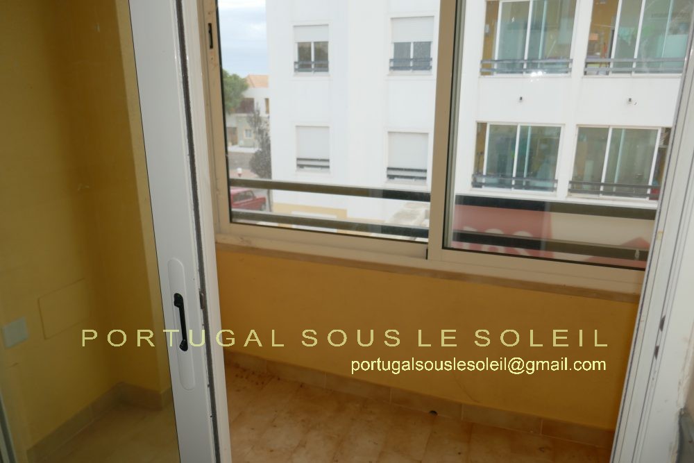 APPARTEMENT AVEC 3 CHAMBRES ET 2 SDBS À VENDRE SITUÉ PROCHE DU CENTRE VILLE DE TAVIRA, AGENCE IMMOBILIÈRE PORTUGAL SOUS LE SOLEIL LDA.