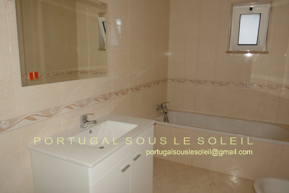 APPARTEMENT AVEC 3 CHAMBRES ET 2 SDBS À VENDRE SITUÉ PROCHE DU CENTRE VILLE DE TAVIRA, AGENCE IMMOBILIÈRE PORTUGAL SOUS LE SOLEIL LDA.