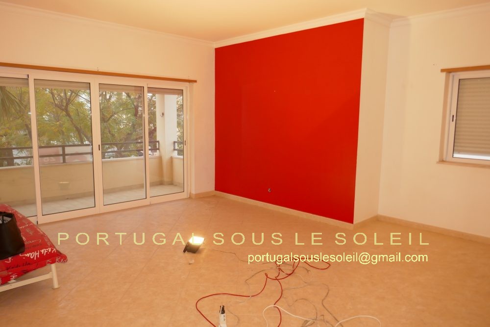 APPARTEMENT AVEC 3 CHAMBRES ET 2 SDBS À VENDRE SITUÉ PROCHE DU CENTRE VILLE DE TAVIRA, AGENCE IMMOBILIÈRE PORTUGAL SOUS LE SOLEIL LDA.