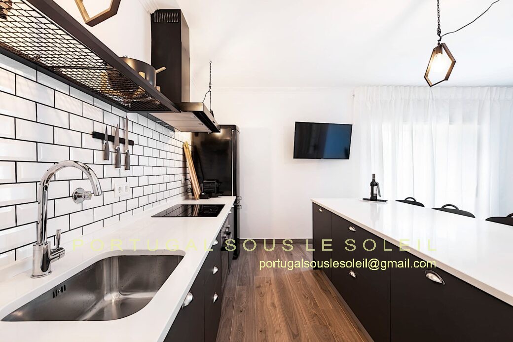 Bright 2 bedroom apartment for sale in Tavira town centre, Algarve, Portugal 1